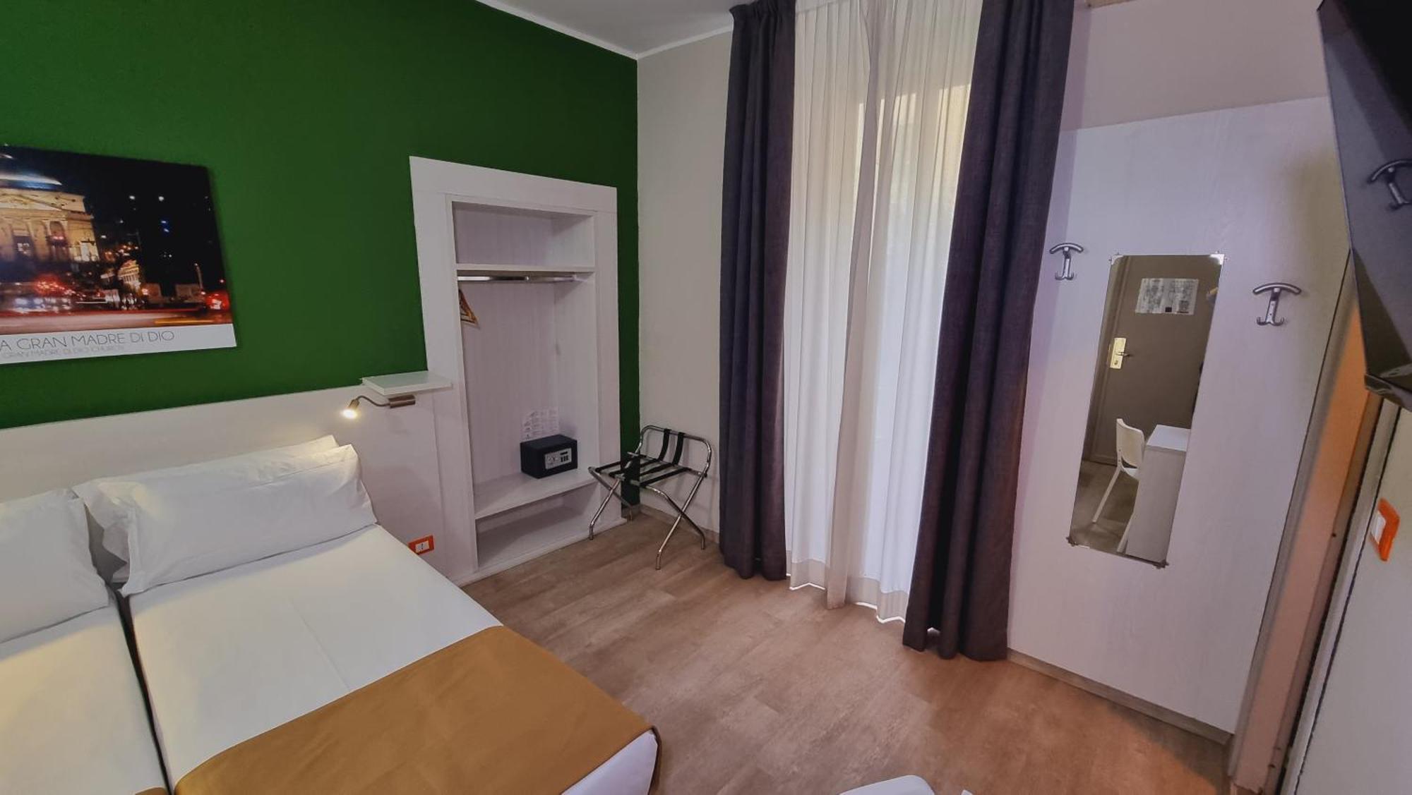 Green Class Hotel Astoria Turin Bilik gambar